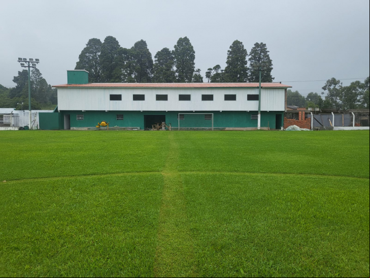 Gramado pronto, estrutura sendo reformada, o Metropol vem aí / Fotos: Divulgação