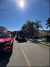 Notícia - Incêndio destrói garagem em Criciúma nesta segunda-feira