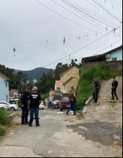 Notícia - Viatura de delegado-geral de Polícia sofre abordagem suspeita em Florianópolis