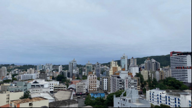 Notícia - [Áudio] Final de semana pode ser de chuva 