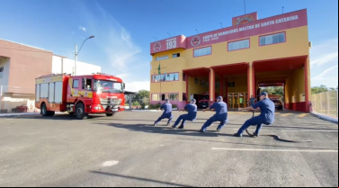 Notícia - Dia do Desafio com atividades físicas é promovido pelos bombeiros de Içara
