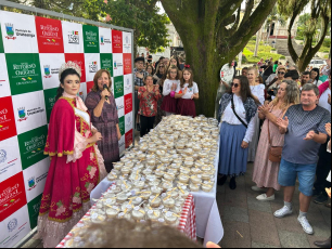 Notícia - Desfile histórico marca 147 anos de Urussanga