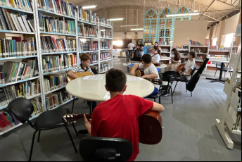Notícia - Prefeitura de Cocal do Sul oferece aulas de violão no contraturno escolar